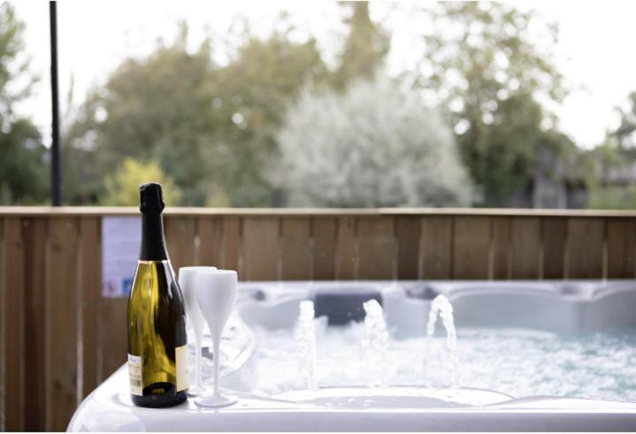 Apartamento La Peniche De Fabrice Avec Jacuzzi Privatif Estrasburgo Exterior foto