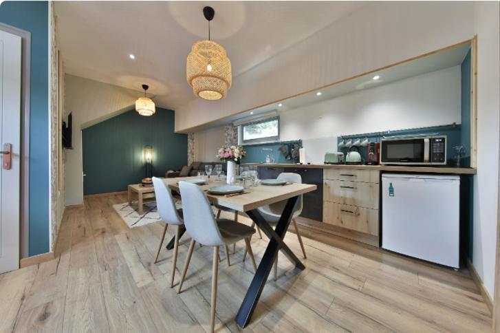 Apartamento La Peniche De Fabrice Avec Jacuzzi Privatif Estrasburgo Habitación foto