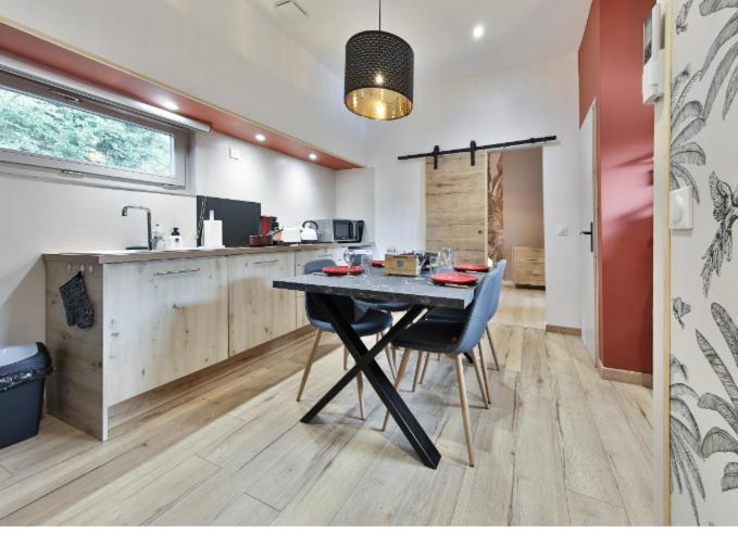 Apartamento La Peniche De Fabrice Avec Jacuzzi Privatif Estrasburgo Habitación foto