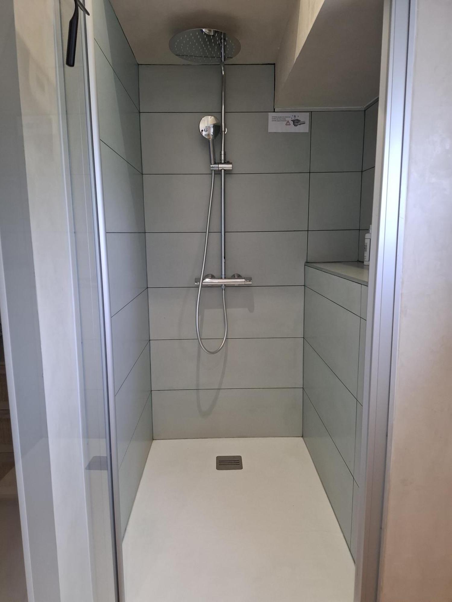 Apartamento La Peniche De Fabrice Avec Jacuzzi Privatif Estrasburgo Habitación foto